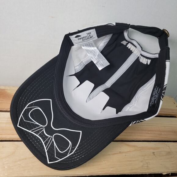 The Umbrella Academy B&W Adjustable Ball Cap "UT Malum Pluvia" - OSFM NWOT - Picture 6 of 8